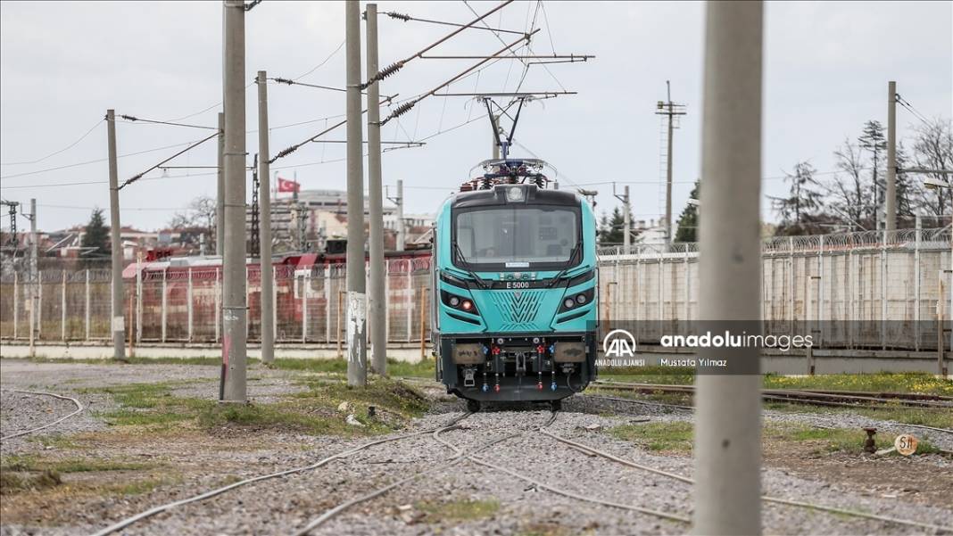 Türkiye’nin demir devri başladı! E5000 yerli lokomotif Avrupa’yı solladı! 2